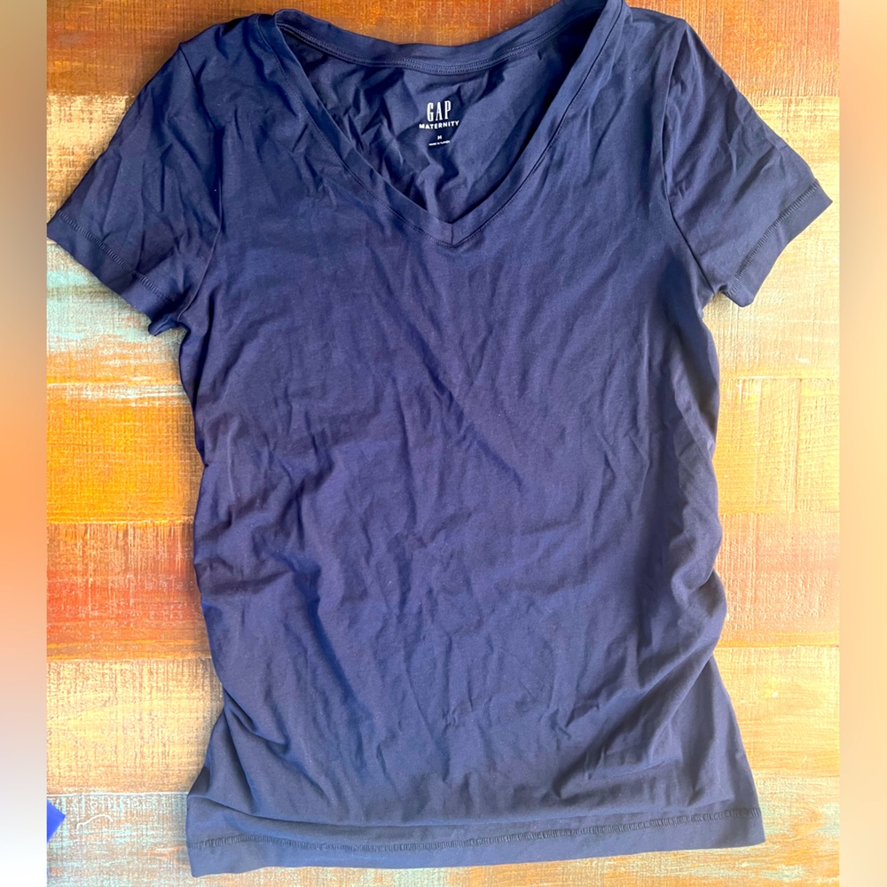 GAP Maternity V-neck M NWT